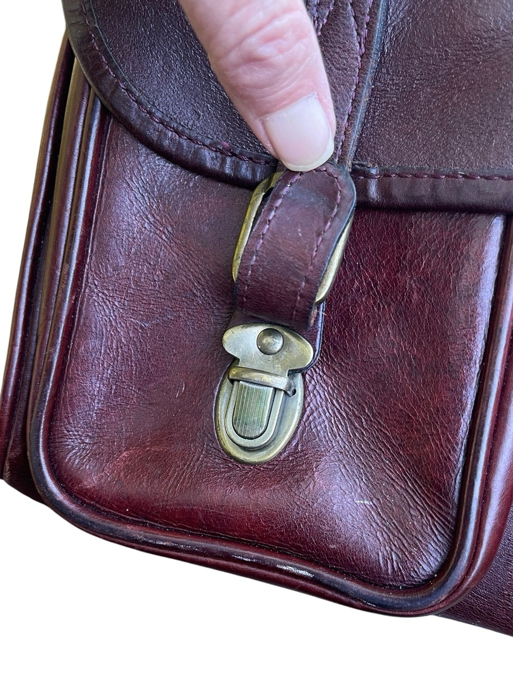 Vintage Wilsons Genuine Leather medium sized Messenger Crossbody Satchel Bag - Picture 11 of 16